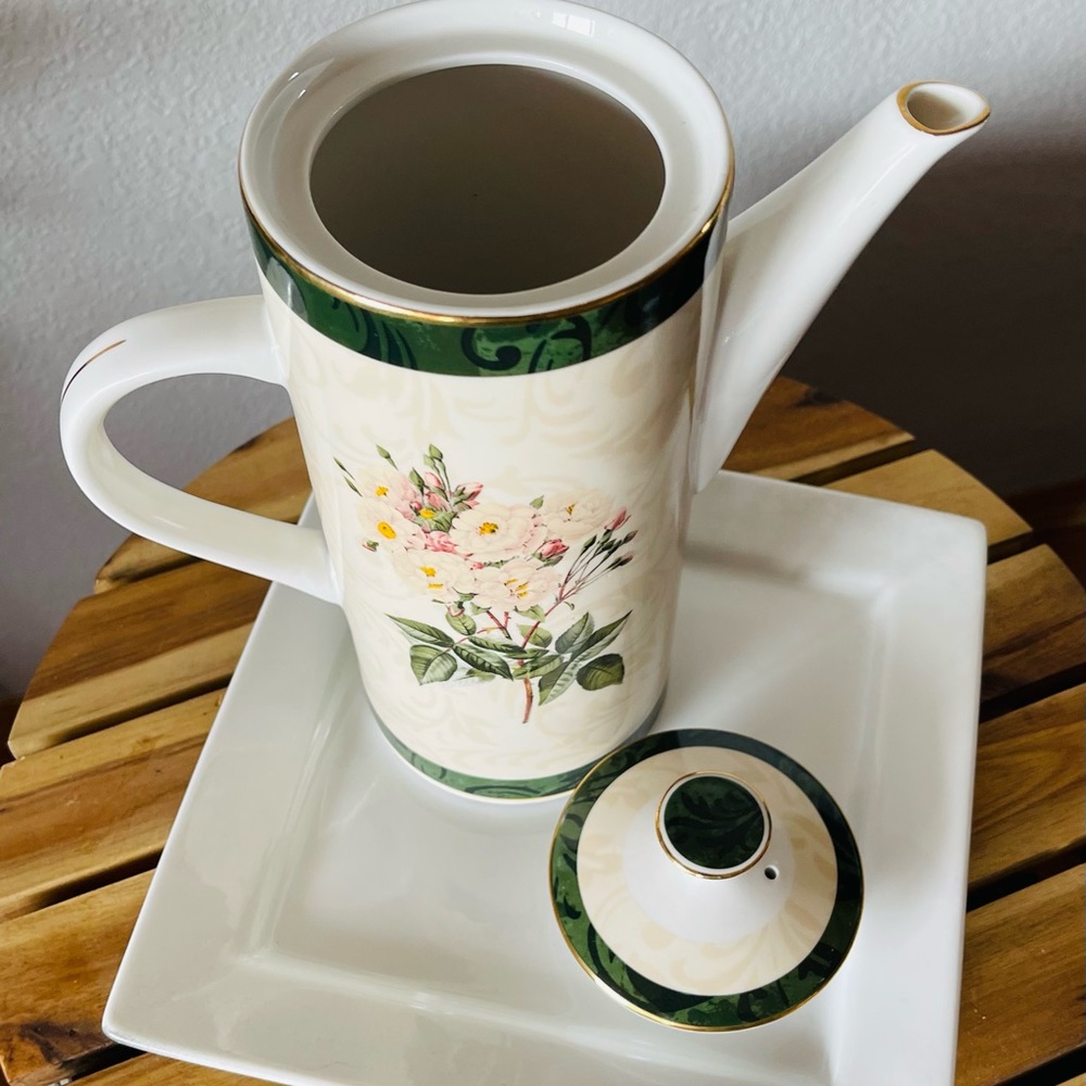 Elegant TeaPot from Hallmark Home Collection - Picture 2 of 6